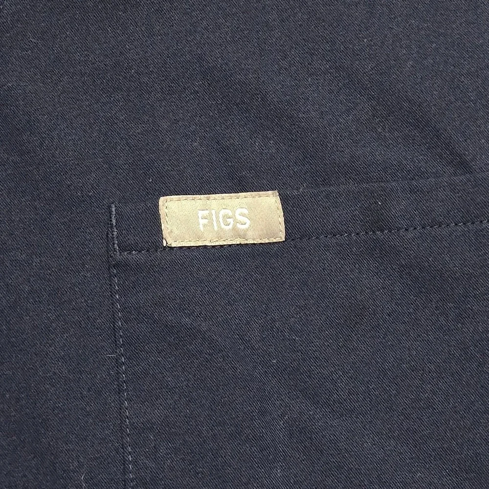 FIGS Catarina One-Pocket Scrub Top & Kade - Cargo Scrub Pants Navy Sz Medium